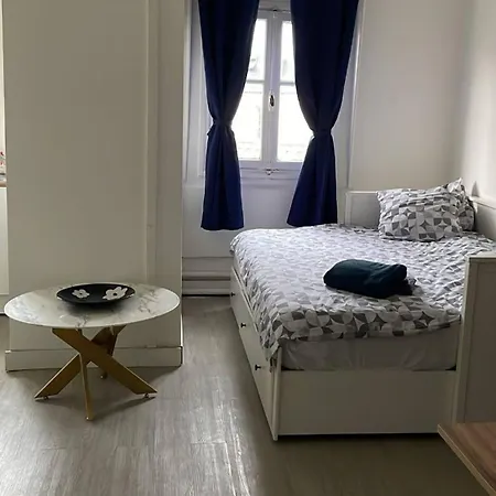 Guest Room Nearby Champs Elysees Paris Exterior photo