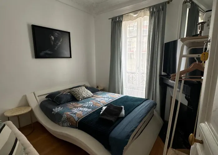 Guest Room Nearby Champs Elysees
